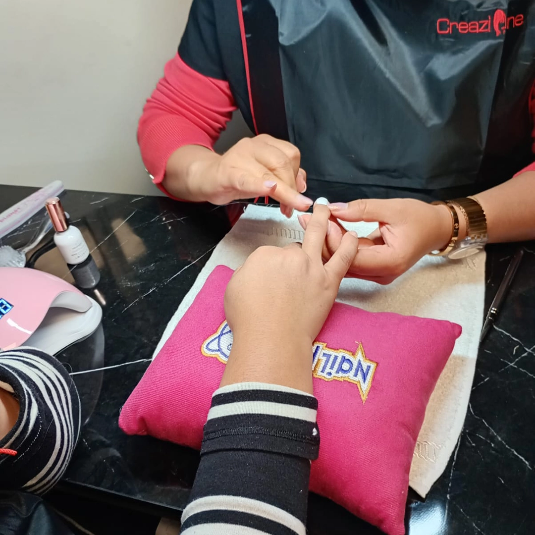 Diplomado y Curso de Uñas