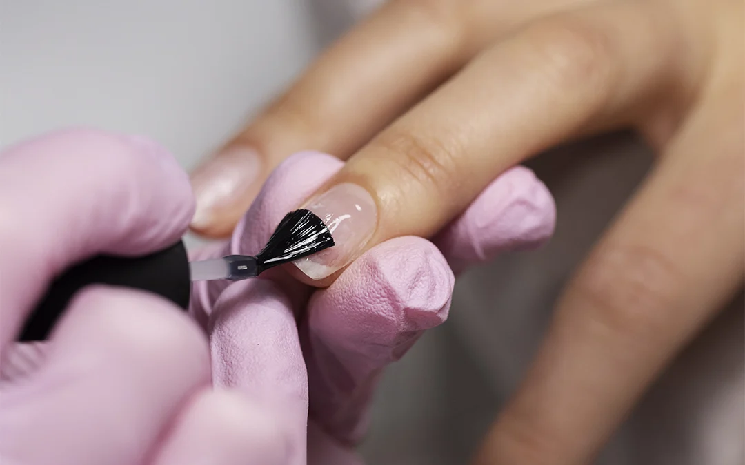 Colocación de uñas acrílicas