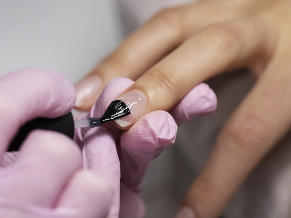 Colocación de uñas acrílicas