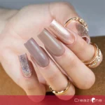 Uñas Acrílicas y Nail Art Moderno